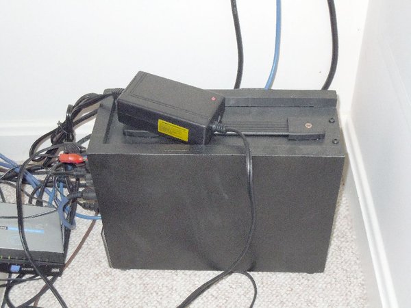 Battery housing and charger_small.jpg (103.82 KiB) Viewed 31845 times Battery housing and charger_small.jpg